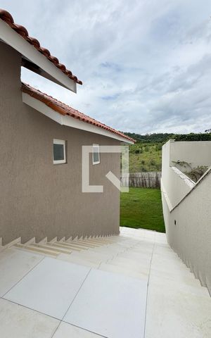 Casa de condomínio à venda com 250m², 4 quartos e sem vaga Casa de condomínio à venda com 250m², 4 quartos e sem vagaEscada
