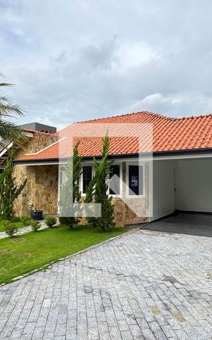 Casa de condomínio à venda com 250m², 4 quartos e sem vaga Casa de condomínio à venda com 250m², 4 quartos e sem vagaFachada