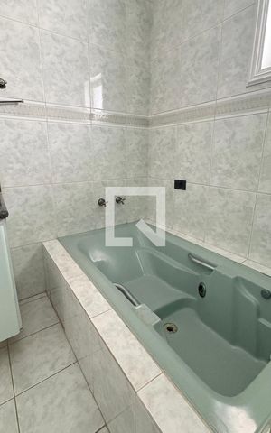 Casa de condomínio à venda com 250m², 4 quartos e sem vaga Casa de condomínio à venda com 250m², 4 quartos e sem vagaBanheiro da Suíte 1