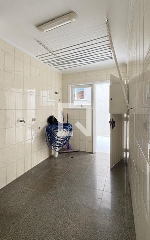 Casa de condomínio à venda com 250m², 4 quartos e sem vaga Casa de condomínio à venda com 250m², 4 quartos e sem vagaÁrea de Serviço
