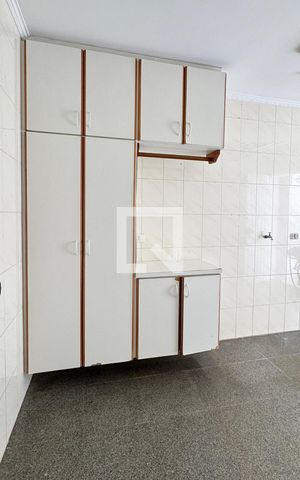 Casa de condomínio à venda com 250m², 4 quartos e sem vaga Casa de condomínio à venda com 250m², 4 quartos e sem vagaÁrea de Serviço