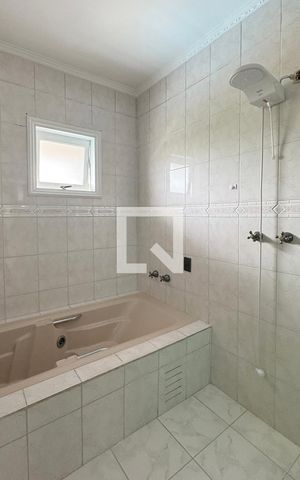 Casa de condomínio à venda com 250m², 4 quartos e sem vaga Casa de condomínio à venda com 250m², 4 quartos e sem vagaBanheiro da Suíte 2