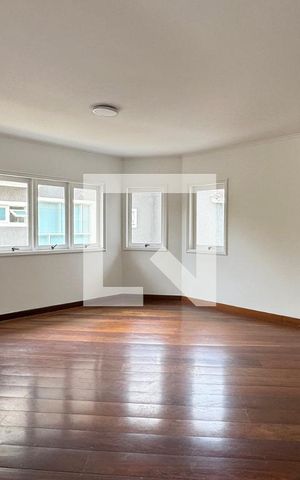 Casa de condomínio à venda com 250m², 4 quartos e sem vaga Casa de condomínio à venda com 250m², 4 quartos e sem vagaSala