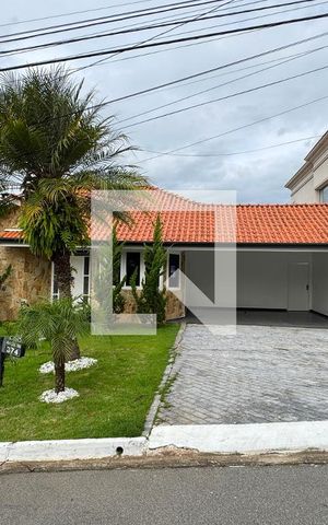 Casa de condomínio à venda com 250m², 4 quartos e sem vaga Casa de condomínio à venda com 250m², 4 quartos e sem vagaFachada