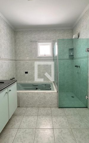 Casa de condomínio à venda com 250m², 4 quartos e sem vaga Casa de condomínio à venda com 250m², 4 quartos e sem vagaBanheiro da Suíte 1