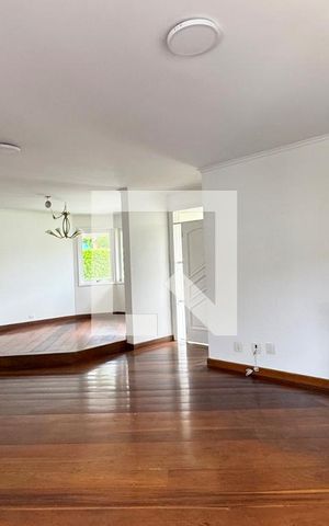 Casa de condomínio à venda com 250m², 4 quartos e sem vaga Casa de condomínio à venda com 250m², 4 quartos e sem vagaSala