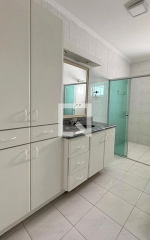 Casa de condomínio à venda com 250m², 4 quartos e sem vaga Casa de condomínio à venda com 250m², 4 quartos e sem vagaBanheiro Social