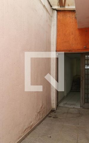 Casa à venda com 186m², 5 quartos e 2 vagasLateral do imóvel