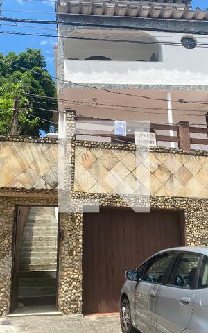 Casa à venda com 295m², 3 quartos e 4 vagasFachada
