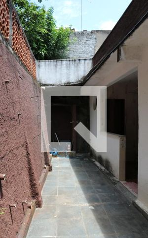 Casa à venda com 295m², 3 quartos e 4 vagasFundos