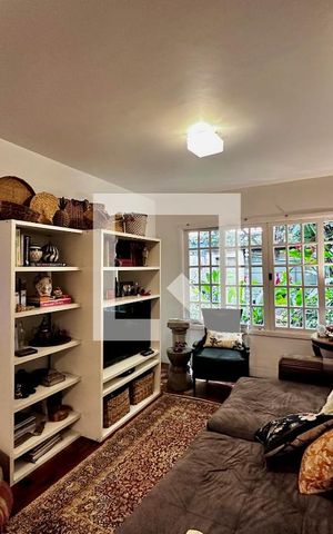 Casa à venda com 90m², 3 quartos e 2 vagas Casa à venda com 90m², 3 quartos e 2 vagasSala