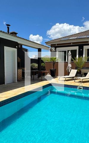 Casa de condomínio à venda com 403m², 4 quartos e 4 vagasPiscina