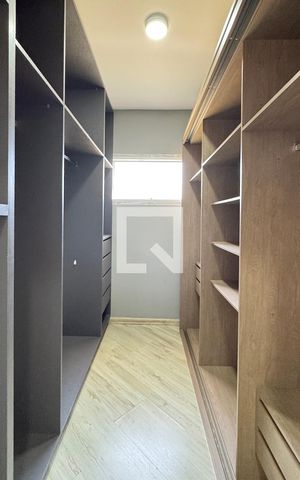 Casa de condomínio à venda com 403m², 4 quartos e 4 vagasCloset da suíte 2