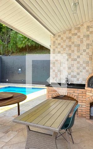 Casa de condomínio à venda com 403m², 4 quartos e 4 vagasChurrasqueira