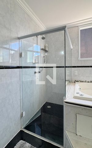 Casa de condomínio à venda com 403m², 4 quartos e 4 vagasBanheiro da Suíte 1