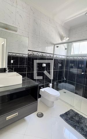 Casa de condomínio à venda com 403m², 4 quartos e 4 vagasBanheiro da Suíte 3