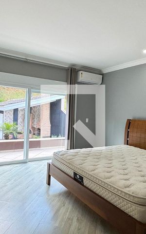Casa de condomínio à venda com 403m², 4 quartos e 4 vagasSuíte 2