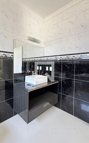 Casa de condomínio à venda com 403m², 4 quartos e 4 vagasBanheiro da Suíte 2