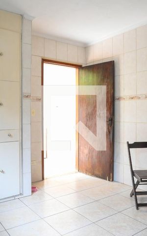 Casa à venda com 217m², 2 quartos e 2 vagas Casa à venda com 217m², 2 quartos e 2 vagasCozinha