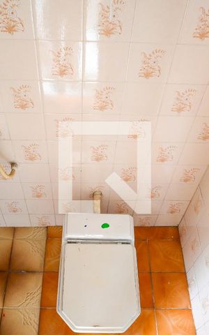Casa à venda com 217m², 2 quartos e 2 vagas Casa à venda com 217m², 2 quartos e 2 vagasBanheiro de serviço