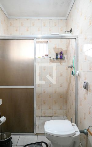 Casa à venda com 217m², 2 quartos e 2 vagas Casa à venda com 217m², 2 quartos e 2 vagasBanheiro