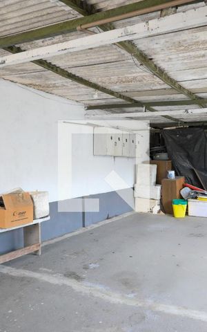 Casa à venda com 217m², 2 quartos e 2 vagas Casa à venda com 217m², 2 quartos e 2 vagasVaranda