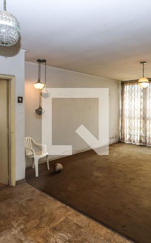 Casa à venda com 380m², 5 quartos e 4 vagas Casa à venda com 380m², 5 quartos e 4 vagasSala