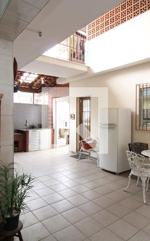 Casa à venda com 100m², 3 quartos e 1 vagaÁrea de Serviço