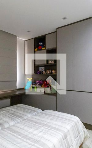 Casa de condomínio à venda com 360m², 5 quartos e 4 vagas Casa de condomínio à venda com 360m², 5 quartos e 4 vagasQuarto da suíte 5 - Térrea
