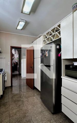 Apartamento à venda com 195m², 4 quartos e 4 vagas Apartamento à venda com 195m², 4 quartos e 4 vagasCozinha