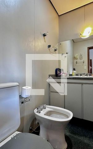 Apartamento à venda com 195m², 4 quartos e 4 vagas Apartamento à venda com 195m², 4 quartos e 4 vagasBanheiro Suíte 2