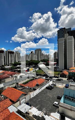 Apartamento à venda com 195m², 4 quartos e 4 vagas Apartamento à venda com 195m², 4 quartos e 4 vagasVista