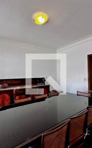 Apartamento à venda com 195m², 4 quartos e 4 vagas Apartamento à venda com 195m², 4 quartos e 4 vagasSala