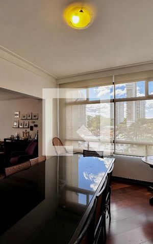 Apartamento à venda com 195m², 4 quartos e 4 vagas Apartamento à venda com 195m², 4 quartos e 4 vagasSala