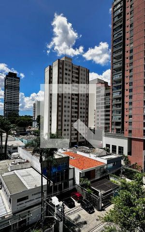 Apartamento à venda com 195m², 4 quartos e 4 vagas Apartamento à venda com 195m², 4 quartos e 4 vagasVista