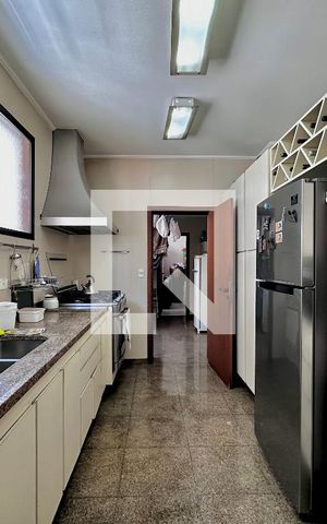 Apartamento à venda com 195m², 4 quartos e 4 vagas Apartamento à venda com 195m², 4 quartos e 4 vagasCozinha
