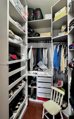 Apartamento à venda com 195m², 4 quartos e 4 vagas Apartamento à venda com 195m², 4 quartos e 4 vagasCloset Suíte 1