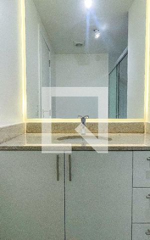 Apartamento para alugar com 66m², 2 quartos e 1 vaga Apartamento para alugar com 66m², 2 quartos e 1 vagaBanheiro da Suíte