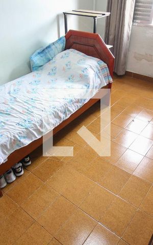 Casa à venda com 240m², 6 quartos e 2 vagas Casa à venda com 240m², 6 quartos e 2 vagasQuarto