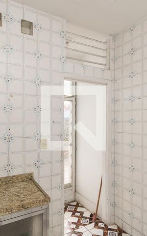 Casa à venda com 200m², 4 quartos e 3 vagas Casa à venda com 200m², 4 quartos e 3 vagasCasa dos fundos - Cozinha