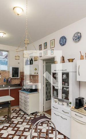 Casa à venda com 200m², 4 quartos e 3 vagas Casa à venda com 200m², 4 quartos e 3 vagasCozinha