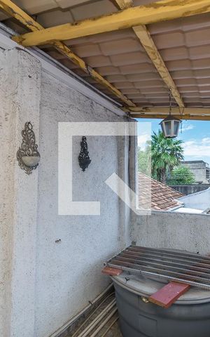 Casa à venda com 200m², 4 quartos e 3 vagas Casa à venda com 200m², 4 quartos e 3 vagasPiscina