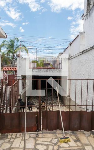 Casa à venda com 200m², 4 quartos e 3 vagas Casa à venda com 200m², 4 quartos e 3 vagasVaranda da Frente