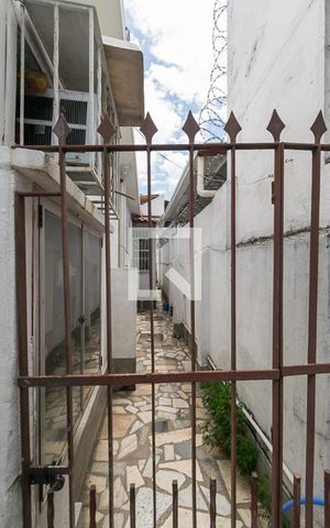 Casa à venda com 200m², 4 quartos e 3 vagas Casa à venda com 200m², 4 quartos e 3 vagasVaranda da Frente