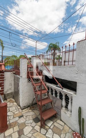 Casa à venda com 200m², 4 quartos e 3 vagas Casa à venda com 200m², 4 quartos e 3 vagasVaranda da Frente