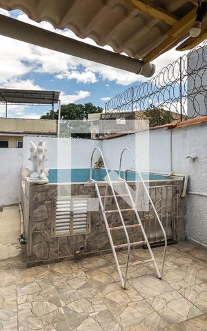 Casa à venda com 200m², 4 quartos e 3 vagas Casa à venda com 200m², 4 quartos e 3 vagasPiscina