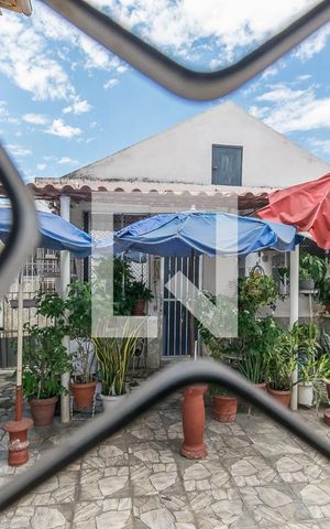 Casa à venda com 200m², 4 quartos e 3 vagas Casa à venda com 200m², 4 quartos e 3 vagasCasa dos fundos - Vista da Sala