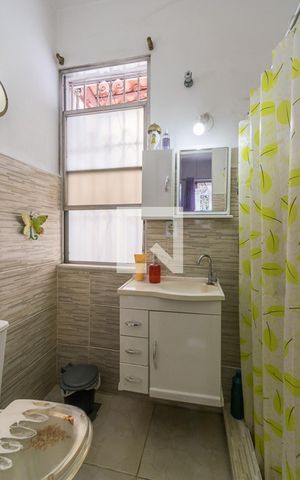 Casa à venda com 200m², 4 quartos e 3 vagas Casa à venda com 200m², 4 quartos e 3 vagasBanheiro da Suíte 2