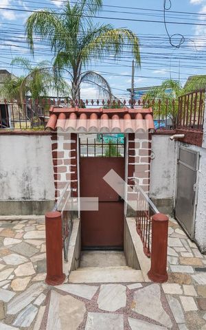 Casa à venda com 200m², 4 quartos e 3 vagas Casa à venda com 200m², 4 quartos e 3 vagasVaranda da Frente