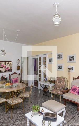 Casa à venda com 200m², 4 quartos e 3 vagas Casa à venda com 200m², 4 quartos e 3 vagasSala